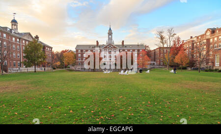 Radcliffe Quad St Gehäuse an der Harvard University im Herbst in Cambridge, MA, USA im November 2013. Stockfoto