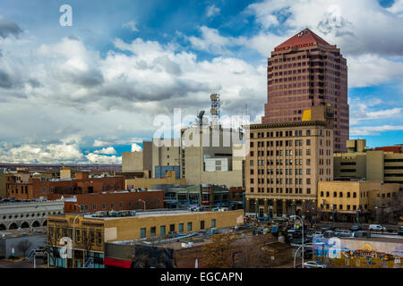 Ansicht von Gebäuden in der Innenstadt von Albuquerque, New Mexico. Stockfoto