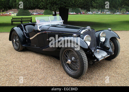 Ein 1934 Triumph Dolomite 8C SS Korsika Roadster Oldtimer an der Concours von Eleganz Hampton Court Palace 2014 Stockfoto