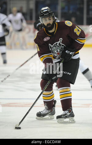 Rosemont, Illinois, USA. 22. Februar 2015. Chicago Wolves Benn Ferriero (21) in Aktion während der American Hockey League-Spiel zwischen den Chicago Wolves und die San Antonio Rampage in der Allstate Arena in Rosemont, Illinois. Patrick Gorski/CSM/Alamy Live-Nachrichten Stockfoto