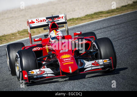 Barcelona, Katalonien, Spanien. 22. Februar 2015. SEBASTIAN VETTEL (GER) fährt einen Ferrari tagsüber 04 von Formel1 Vorsaisontests am Circuit de Barcelona-Catalunya-Credit: Matthias Oesterle/ZUMA Wire/ZUMAPRESS.com/Alamy Live News Stockfoto