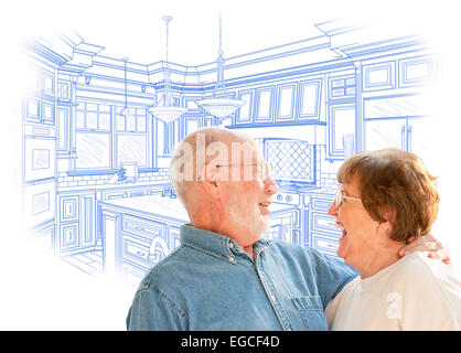 Glücklich lachende älteres paar über kundenspezifische Küche Design Zeichnung auf weiß. Stockfoto