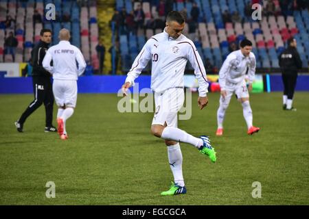 Ghencea-Stadion, Rumänien ROU. 22. Februar 2015. Daniel Pancu #10 von Rapid Bukarest Erwärmung vor der Liga Rumänien ich Spiel zwischen Steaua Bukarest ROU und Rapid Bukarest ROU Rumänien ROU Ghencea Stadium. Catalin Soare/Cal Sport Media/Alamy Live-Nachrichten Stockfoto