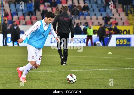 Ghencea-Stadion, Rumänien ROU. 22. Februar 2015. Cristian Sapunaru #22 von Rapid Bukarest Erwärmung vor der Liga Rumänien ich Spiel zwischen Steaua Bukarest ROU und Rapid Bukarest ROU Rumänien ROU Ghencea Stadium. Catalin Soare/Cal Sport Media/Alamy Live-Nachrichten Stockfoto