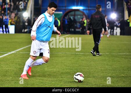 Ghencea-Stadion, Rumänien ROU. 22. Februar 2015. Cristian Sapunaru #22 von Rapid Bukarest Erwärmung vor der Liga Rumänien ich Spiel zwischen Steaua Bukarest ROU und Rapid Bukarest ROU Rumänien ROU Ghencea Stadium. Catalin Soare/Cal Sport Media/Alamy Live-Nachrichten Stockfoto