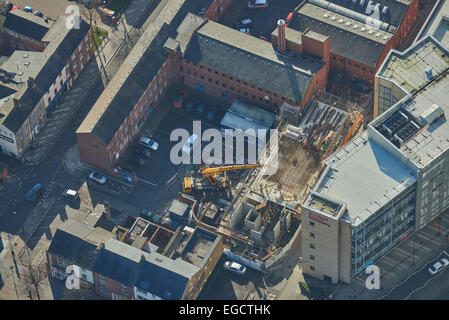 Luftaufnahme der Bauarbeiten neben Sheffield Hallam Universität Gebäude. Stockfoto