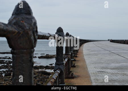 Roker Pier an einem kalten Wintertag. Stockfoto