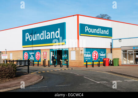 Poundland Rabatt Shop auf Kings Lynn Retail Park. Stockfoto