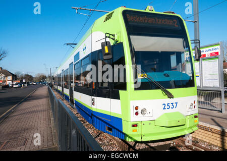 Eine Straßenbahn Haltestelle Beckenham Kreuzung Tramlink-. Stockfoto