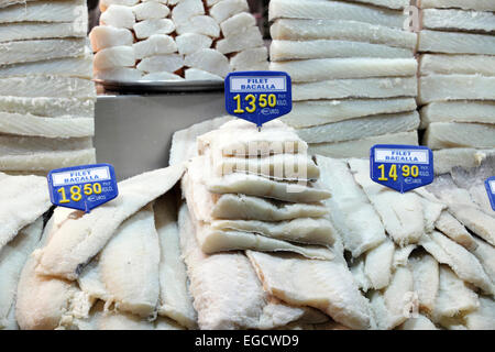 Bacalhau, getrocknet, gesalzen Kabeljau zum Verkauf auf Markt-Barcelona, Spanien Stockfoto