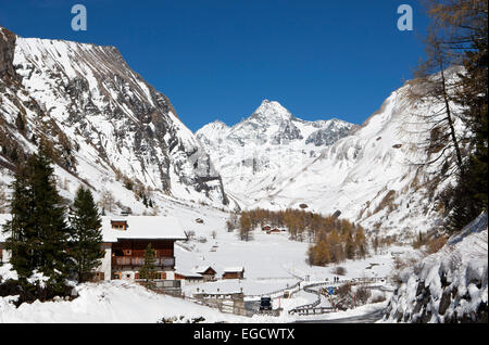 Ansicht von Kals bin Großglockner, Kalser Tal Tal, Mt Großglockner auf der Rückseite, Osttirol, Tirol, Österreich Stockfoto