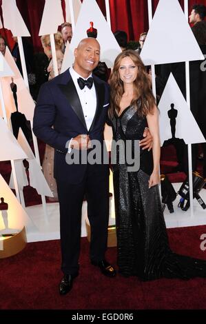 Los Angeles, CA, USA. 22. Februar 2015. Dwayne Johnson, Lauren Hashian!!! VEREINIGTES KÖNIGREICH HERAUS!!! für die 87. Academy Awards Oscars 2015 - Ankünfte 2, Dolby Theater in Hollywood und Highland Center, Los Angeles, CA 22. Februar 2015. Bildnachweis: Elizabeth Goodenough/Everett Collection/Alamy Live-Nachrichten Stockfoto