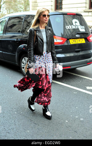 London, UK. 22. Februar 2015. Carrie Pieri besuchen London Fashion Week - 22. Februar 2015 - Foto: Start-und Landebahn Manhattan/Celine Gaille/Alamy Live News Stockfoto