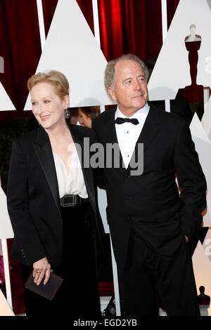 Schauspielerin Meryl Streep und ihr Ehemann, Bildhauer Don Gummer, teilnehmen der 87. Academy Awards, Oscar, im Dolby Theatre in Los Angeles, USA, am 22. Februar 2015. Foto: Hubert Boesl - NO WIRE SERVICE - © Dpa picture-Alliance/Alamy Live News Bildnachweis: Dpa picture-Alliance/Alamy Live News Stockfoto