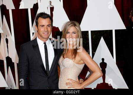 Schauspielerin Jennifer Aniston und ihr Partner Justin Theroux teilnehmen 87. Academy Awards, Oscar, im Dolby Theatre in Los Angeles, USA, am 22. Februar 2015. Foto: Hubert Boesl - NO WIRE SERVICE - © Dpa picture-Alliance/Alamy Live News Bildnachweis: Dpa picture-Alliance/Alamy Live News Stockfoto