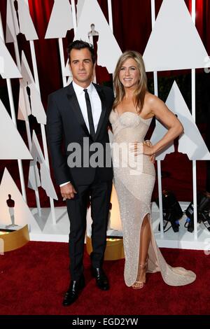 Schauspielerin Jennifer Aniston und ihr Partner Justin Theroux teilnehmen 87. Academy Awards, Oscar, im Dolby Theatre in Los Angeles, USA, am 22. Februar 2015. Foto: Hubert Boesl - NO WIRE SERVICE - © Dpa picture-Alliance/Alamy Live News Bildnachweis: Dpa picture-Alliance/Alamy Live News Stockfoto