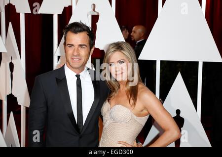 Schauspielerin Jennifer Aniston und ihr Partner Justin Theroux teilnehmen 87. Academy Awards, Oscar, im Dolby Theatre in Los Angeles, USA, am 22. Februar 2015. Foto: Hubert Boesl - NO WIRE SERVICE - © Dpa picture-Alliance/Alamy Live News Bildnachweis: Dpa picture-Alliance/Alamy Live News Stockfoto