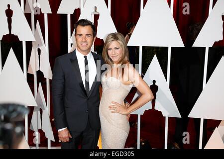 Schauspielerin Jennifer Aniston und ihr Partner Justin Theroux teilnehmen 87. Academy Awards, Oscar, im Dolby Theatre in Los Angeles, USA, am 22. Februar 2015. Foto: Hubert Boesl - NO WIRE SERVICE - © Dpa picture-Alliance/Alamy Live News Bildnachweis: Dpa picture-Alliance/Alamy Live News Stockfoto