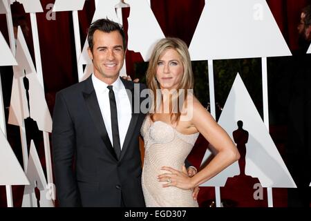 Schauspielerin Jennifer Aniston und ihr Partner Justin Theroux teilnehmen 87. Academy Awards, Oscar, im Dolby Theatre in Los Angeles, USA, am 22. Februar 2015. Foto: Hubert Boesl - NO WIRE SERVICE - © Dpa picture-Alliance/Alamy Live News Bildnachweis: Dpa picture-Alliance/Alamy Live News Stockfoto