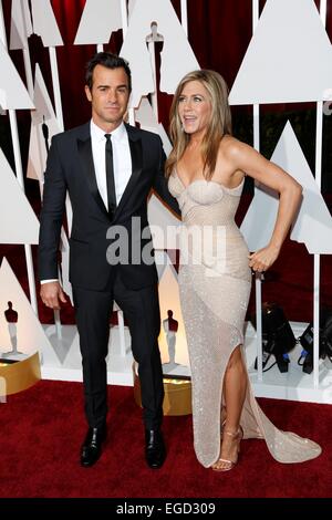 Schauspielerin Jennifer Aniston und ihr Partner Justin Theroux teilnehmen 87. Academy Awards, Oscar, im Dolby Theatre in Los Angeles, USA, am 22. Februar 2015. Foto: Hubert Boesl - NO WIRE SERVICE - © Dpa picture-Alliance/Alamy Live News Bildnachweis: Dpa picture-Alliance/Alamy Live News Stockfoto