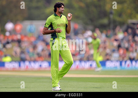 Christchurch, Neuseeland. 21. Februar 2015. Christchurch, New Zealand - 21. Februar 2015 - Muhammad Irfan von Pakistan während der ICC Cricket World Cup Match zwischen Pakistan und West Indies am Hagley Oval auf 21. Februar 2015 in Christchurch, Neuseeland. © Dpa/Alamy Live-Nachrichten Stockfoto