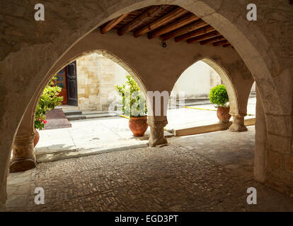 Timios Stavros Monastery in schönen Omodos Village in Zypern Stockfoto