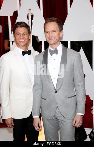 Schauspieler David Burtka und 87. Annual Academy Awards Host Neil Patrick Harris (r) teilnehmen 87. Academy Awards, Oscar, im Dolby Theatre in Los Angeles, USA, am 22. Februar 2015. Foto: Hubert Boesl/Dpa - NO WIRE SERVICE - © Dpa picture-Alliance/Alamy Live News Bildnachweis: Dpa picture-Alliance/Alamy Live News Stockfoto