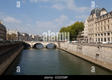 Die Pont Saint-Michel, Paris, Frankreich. Stockfoto