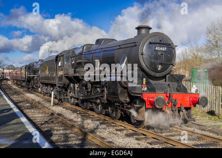 East Lancs Railway Steam Gala Februar 2015. Doppelte Leitung zweier Black 5 Loks unter der Leitung von der Lanashire Fusilier gesehen bei Ramsbotto Stockfoto