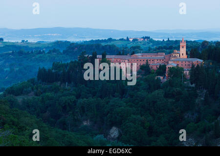 Abtei von Monte Oliveto Maggiore, Benediktiner-Kloster in der Nähe von Asciano, Val d ' Orcia, Orcia-Tals, UNESCO-Weltkulturerbe, Provinz Siena, Toskana, Italien, Europa Stockfoto