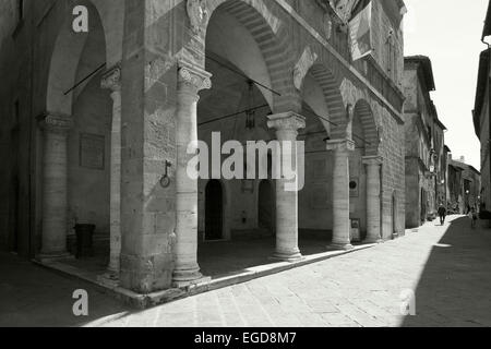 Loggia des Rathauses, Palazzo Comunale, Pienza, Val dOrcia, Orcia-Tals, UNESCO-Weltkulturerbe, Provinz Siena, Toskana, Italien, Europa Stockfoto