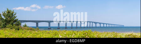 Panorama der Confederation Bridge nach Prince Edward Island von New Brunswick Küste in Kanada Stockfoto