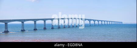 Panoramische Ansicht der Confederation Bridge von New Brunswick, Kanada. Stockfoto