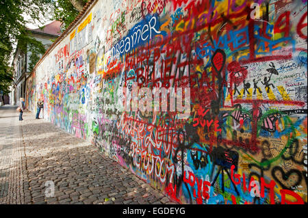 Graffiti an der Lennon Wand am Grand Priory Square, Prag, Tschechische Republik, Europa Stockfoto