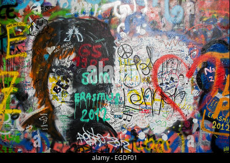 Graffiti an der Lennon Wand am Grand Priory Square, Prag, Tschechische Republik, Europa Stockfoto