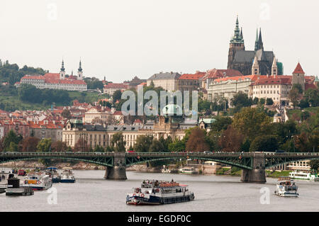 Blick auf die Prager Burg, St.-Veits-Dom und Kapuzinerkloster, Prag, Tschechische Republik, Europa Stockfoto