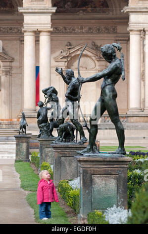 Skulpturen im Garten in Wallenstein-Palais, Prag, Tschechische Republik, Europa Stockfoto