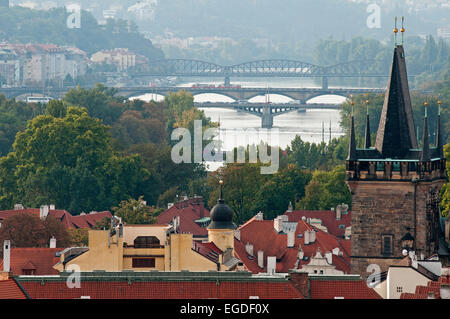 Blick auf Brücken über den Vltava Fluss, Moldau, Prag, Tschechische Republik, Europa Stockfoto