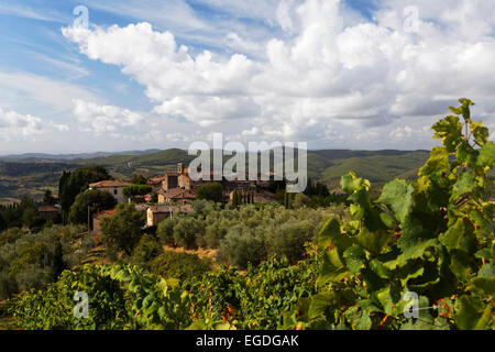 Volpaia ist ein kleines Weindorf machen im Chianti Classico Gebiet, Toskana, Italien Stockfoto