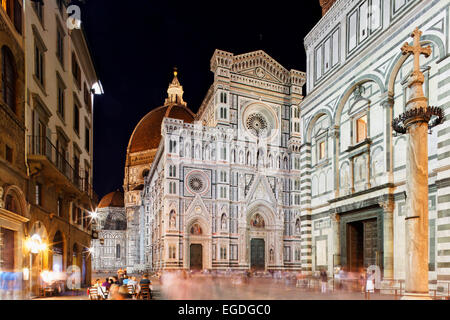 Baptisterium und Fassade des Doms in der Nacht, Santa Maria Del Fiore, Dom, Florenz, Toskana, Italien Stockfoto