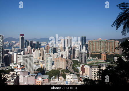 Die Aussicht auf Hong Kong und hohen Hochhäusern gesehen von oben Happy Valley. Stockfoto