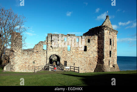 Ruinen der Burg von St Andrews gebaut im Jahr 1400. Stockfoto
