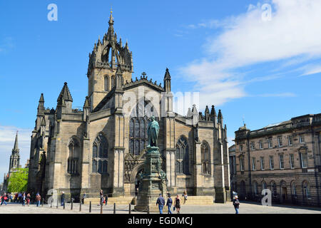 Denkmal von Walter Scott mit St. Giles Kathedrale, Royal Mile, UNESCO World Heritage Site Edinburgh, Edinburgh, Schottland, Großbritannien, Vereinigtes Königreich Stockfoto