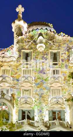 Casa Batllo, Nachtbeleuchtung, Architekt Antoni Gaudi, UNESCO-Weltkulturerbe, katalanischen Modernisme Architektur, Jugendstil, Eixample, Barcelona, Katalonien, Spanien Stockfoto