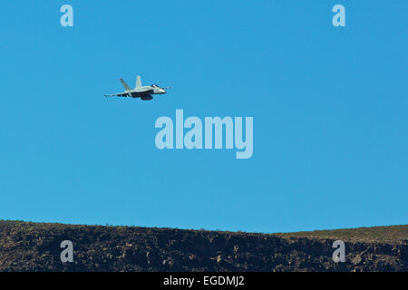 Fernsicht auf der US-Navy F/A-18F Super Hornet Kampfjet, Rainbow Canyon betreten. Stockfoto