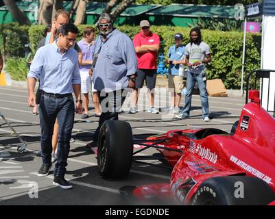Marco Andretti erscheint auf Extra und lassen Sie uns Mario Lopez in seinem Indy-Rennen-Auto sitzen. Mitwirkende: Mario Lopez Where: Los Angeles, California, Vereinigte Staaten von Amerika bei: 21. August 2014 Stockfoto