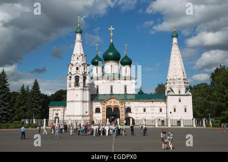 Reisegruppen vor Kirche des St. Elia, der Prophet, Jaroslawl, Russland, Europa Stockfoto