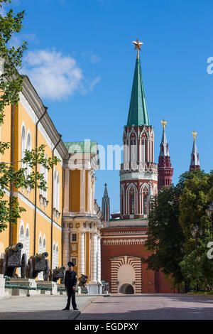 Schutz außen Arsenal-Turm im Moskauer Kreml, Moskau, Russland, Europa Stockfoto