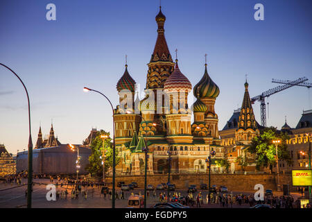 Basilius Kathedrale auf dem Roten Platz bei Dämmerung, Moskau, Russland, Europa Stockfoto