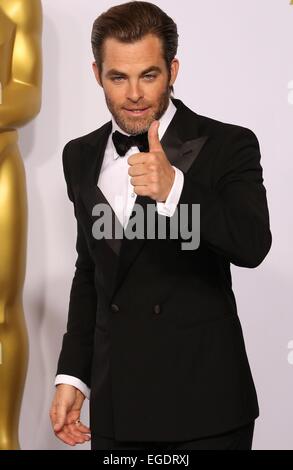 Chris Pine, Milena Canonero im Presseraum für das 87. Academy Awards Oscars 2015 - drücken Sie auf Platz 3 der Dolby Theater in Hollywood und Highland Center, Los Angeles, CA 22. Februar 2015. Foto von: James Atoa/Everett Collection Stockfoto